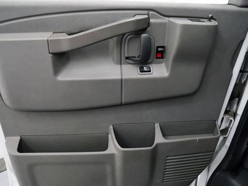Used 2022 GMC Savana 2500 Extended RWD image 12