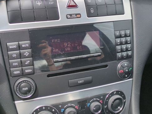 Used 2006 Mercedes-Benz C 230 Sedan image 22
