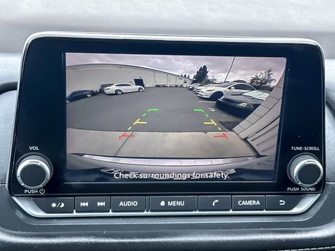 Used 2023 Nissan Rogue SV FWD image 22