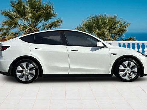 Used 2022 Tesla Model Y Performance image 3