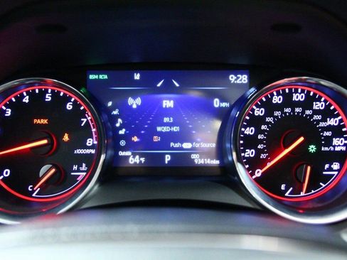 Used 2019 Toyota Camry XSE image 11