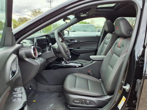 New 2026 Chevrolet Trax RS w/ Sunroof Package FWD image 13