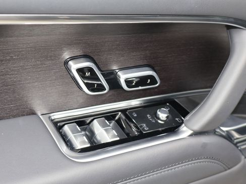 Certified 2025 Land Rover Range Rover SE AWD/4WD image 13