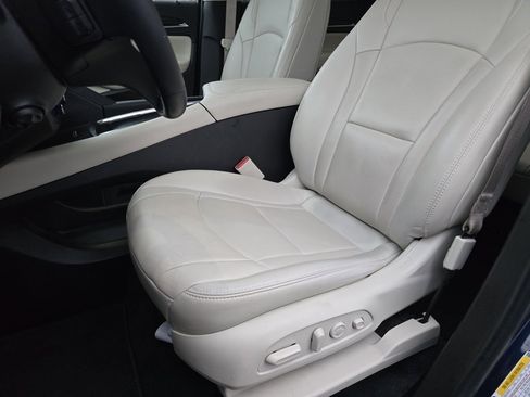 Used 2022 Buick Enclave Premium w/ Experience Buick Package image 36