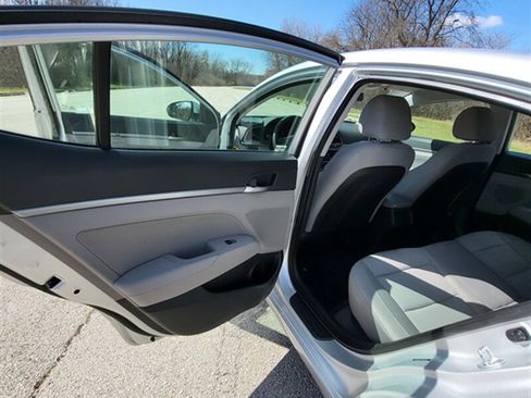 Used 2017 Hyundai Elantra SE image 22