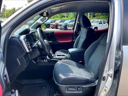 Certified 2023 Toyota Tacoma SR5 AWD/4WD image 9