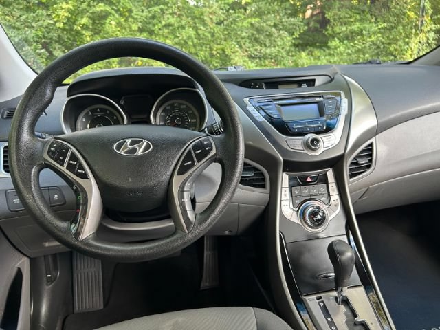 Used 2013 Hyundai Elantra GLS w/ Preferred Pkg FWD image 11