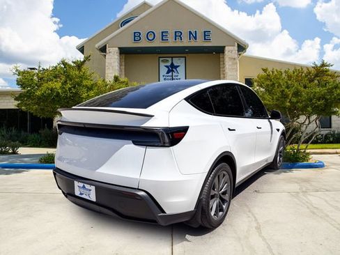 Used 2026 Tesla Model Y 2WD image 5