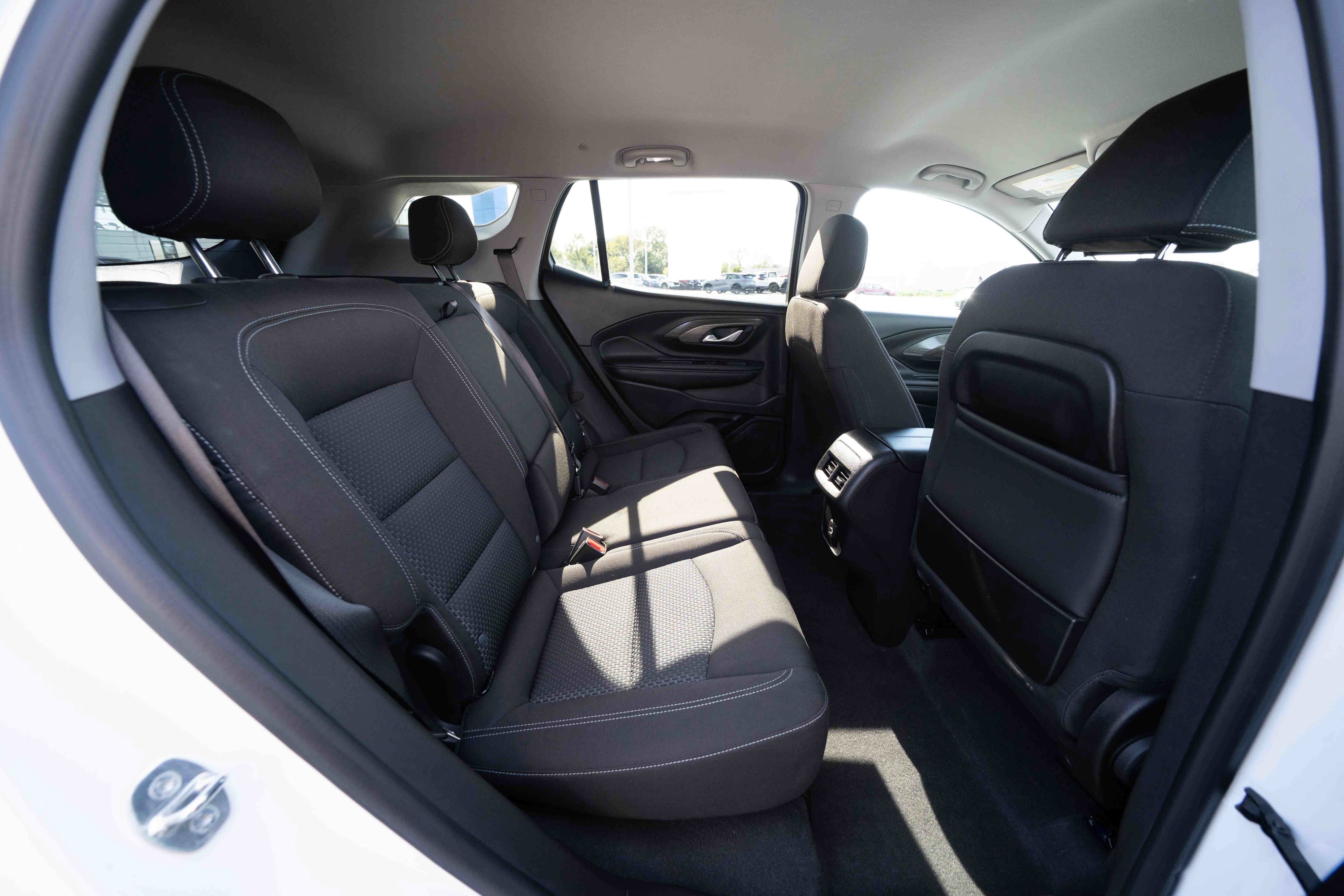 Used 2024 GMC Terrain SLE w/ Driver Convenience Package FWD image 25