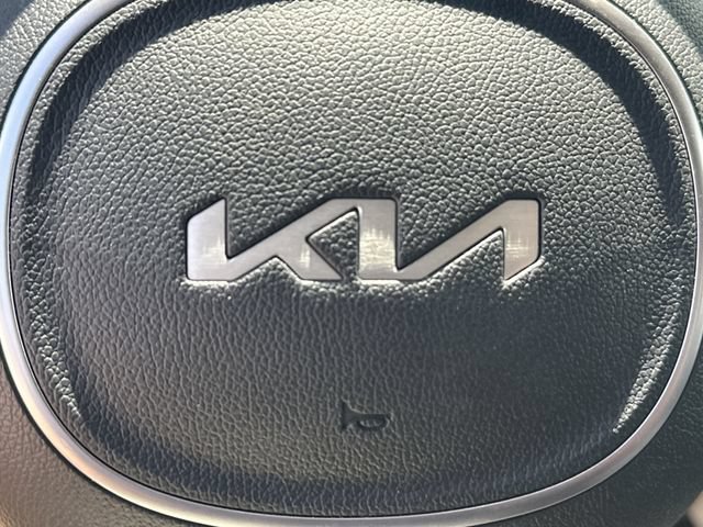 Certified 2024 Kia Carnival EX FWD image 21