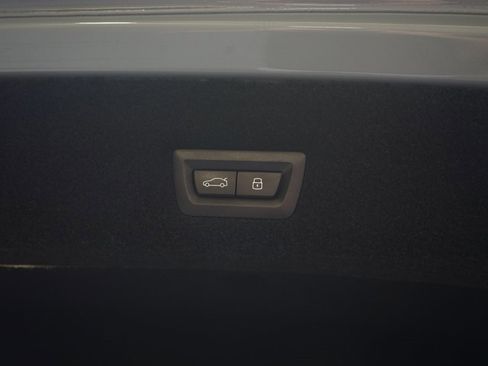 Used 2023 BMW 760i xDrive image 36