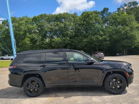 Certified 2024 Jeep Grand Cherokee L Limited w/ Black Appearance Package RWD image 2