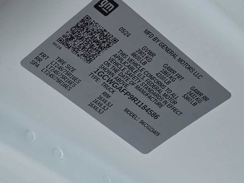 Used 2024 Chevrolet Express 2500 w/ Driver Convenience Package image 25