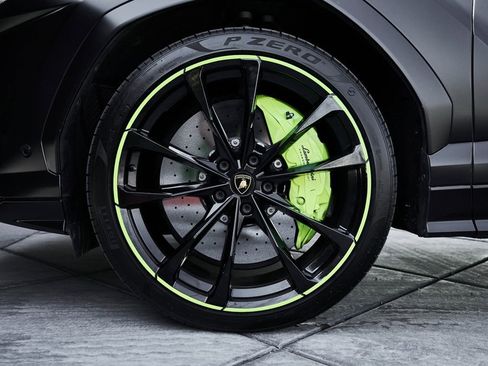 Used 2022 Lamborghini Urus AWD/4WD image 3