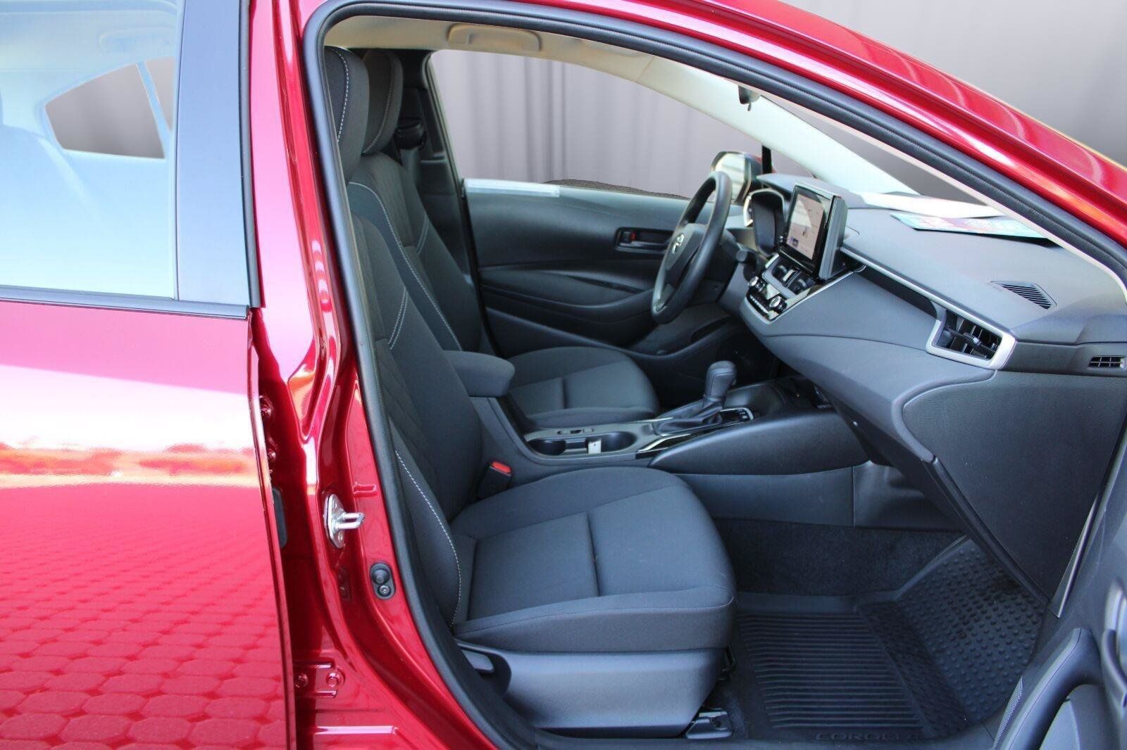 Certified 2025 Toyota Corolla LE w/ LE Premium Package FWD image 38