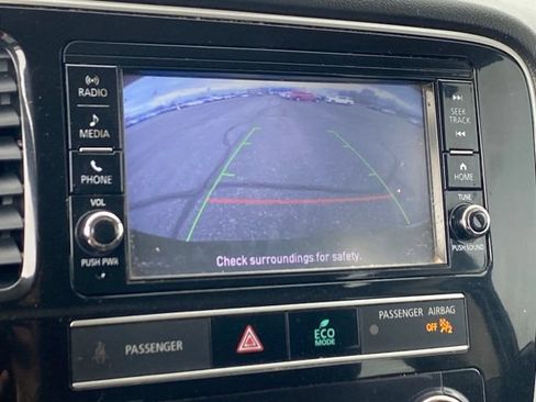 Used 2019 Mitsubishi Outlander ES FWD image 9