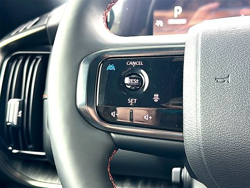 Used 2025 Nissan Armada PRO-4X image 30