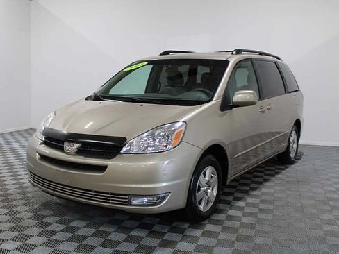 Used 2004 Toyota Sienna XLE w/ XLE Pkg 16 FWD image 2