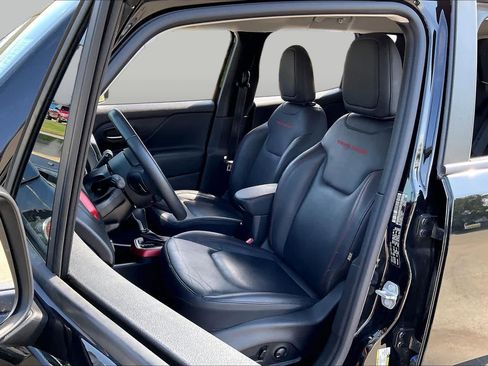 Used 2022 Jeep Renegade Trailhawk AWD/4WD image 8