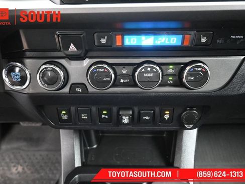 Used 2022 Toyota Tacoma TRD Sport w/ TRD Premium Sport Package AWD/4WD image 18