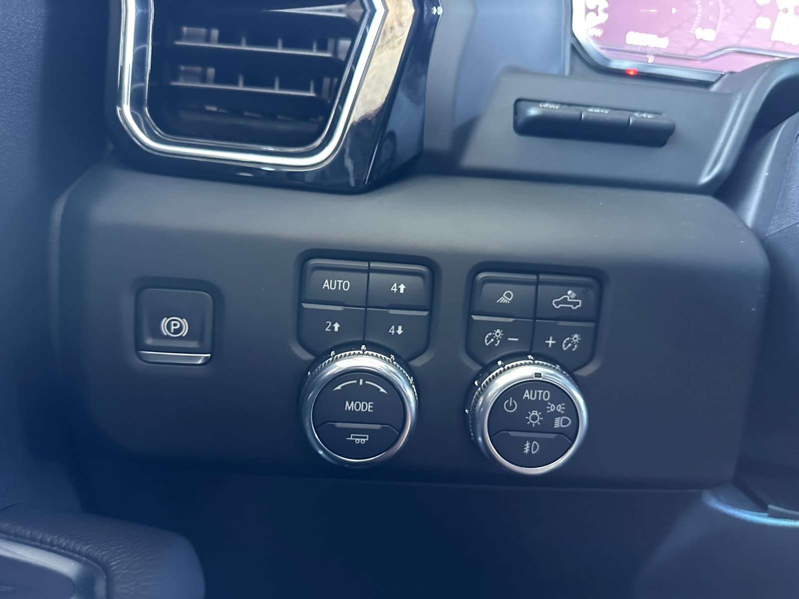 Used 2024 GMC Sierra 1500 Denali w/ Denali Reserve Package AWD/4WD image 17