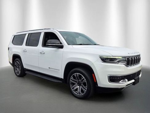 Used 2024 Jeep Wagoneer L Series II w/ Flexible Seating Group AWD/4WD image 7