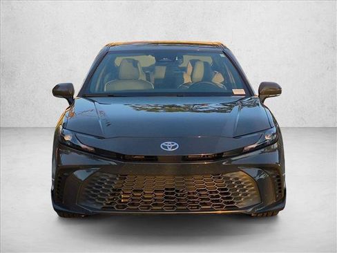 Used 2025 Toyota Camry SE FWD image 2
