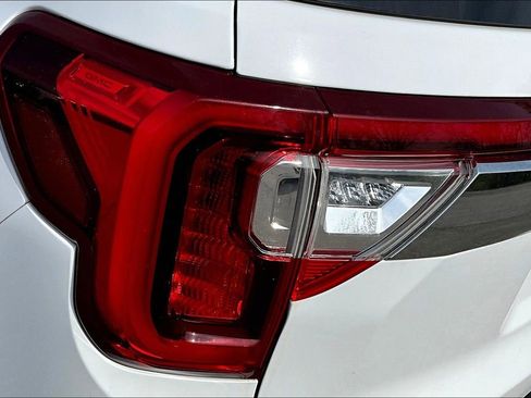 Used 2023 GMC Acadia SLE image 44