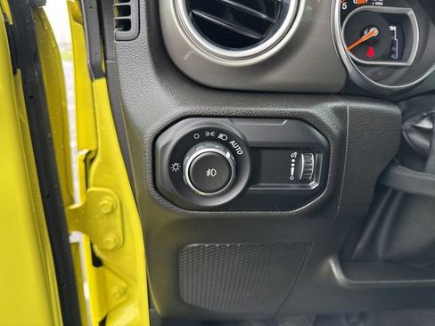 Used 2023 Jeep Wrangler Sahara image 18