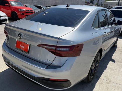 Used 2024 Volkswagen Jetta SE w/ Panoramic Sunroof Package FWD image 10