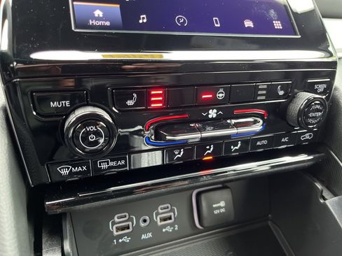 New 2025 Jeep Grand Cherokee L Altitude image 7