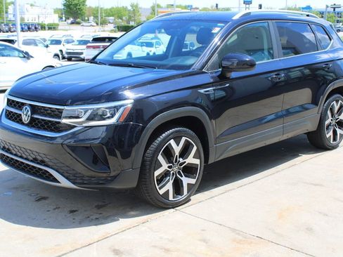 Certified 2022 Volkswagen Taos SEL AWD/4WD image 3