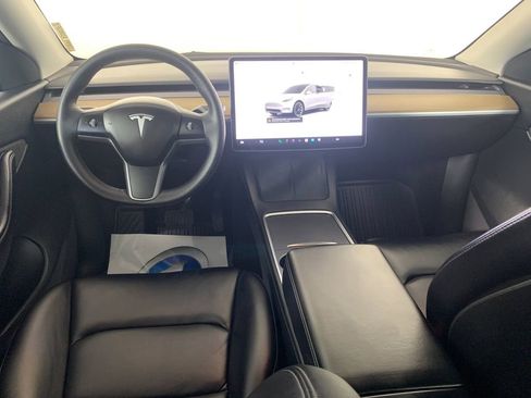 Used 2022 Tesla Model Y Long Range image 32