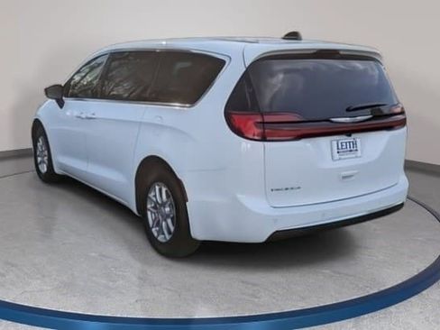 New 2026 Chrysler Pacifica Select image 7
