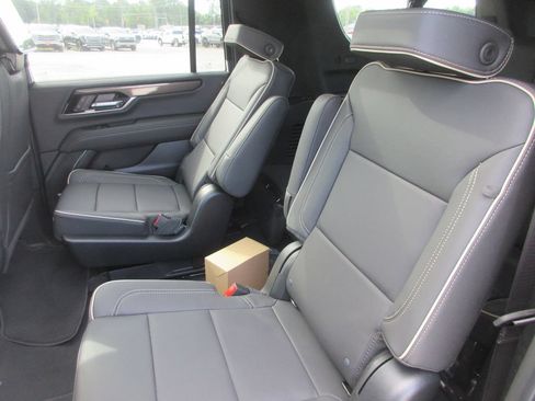 New 2026 GMC Yukon XL Elevation w/ Elevation Premium Package AWD/4WD image 12