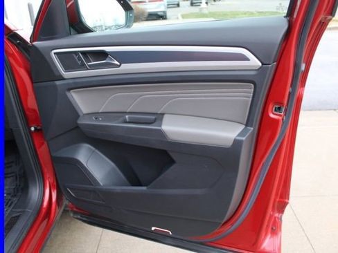 Used 2022 Volkswagen Atlas Cross Sport SEL R-Line image 23