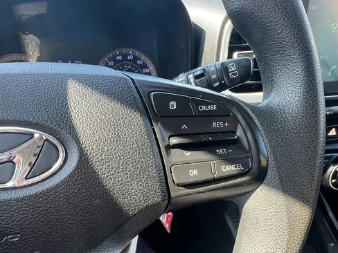 Used 2020 Hyundai Venue SE FWD image 21