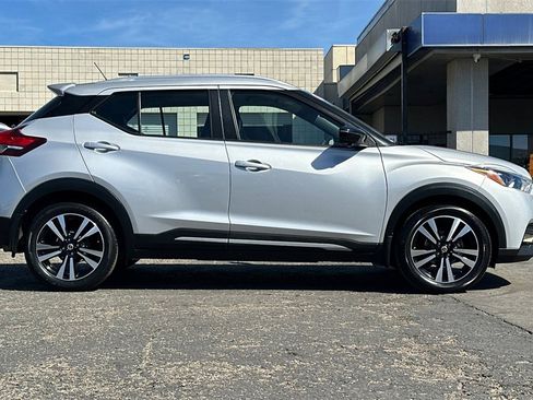 Used 2020 Nissan Kicks SR w/ SR Premium Package image 3