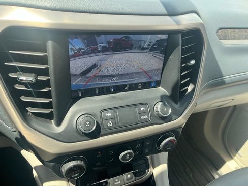 Used 2021 GMC Acadia Denali w/ Denali Technology Package FWD image 16