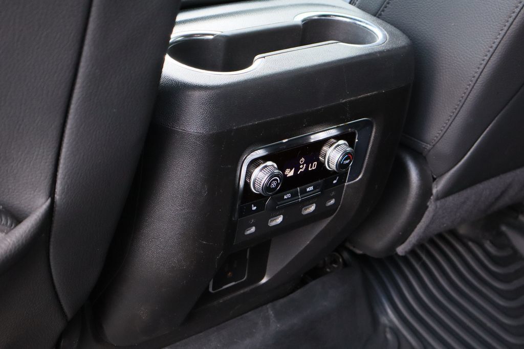 Used 2024 GMC Yukon XL Denali AWD/4WD image 26