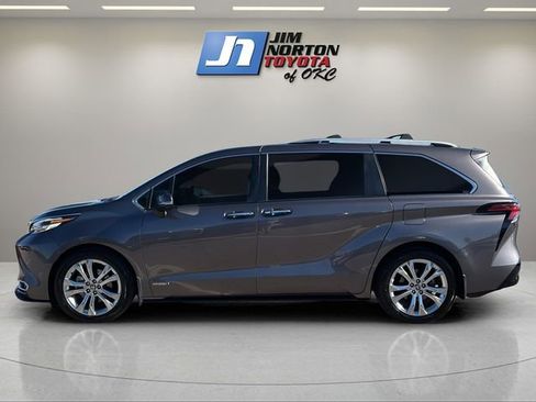 Used 2021 Toyota Sienna Platinum FWD image 8