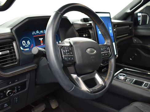 Used 2024 Ford Expedition Platinum image 12