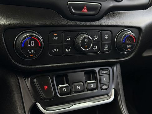 Used 2019 GMC Terrain SLE w/ Driver Convenience Package FWD image 19