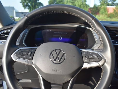 Used 2022 Volkswagen Tiguan SE image 30