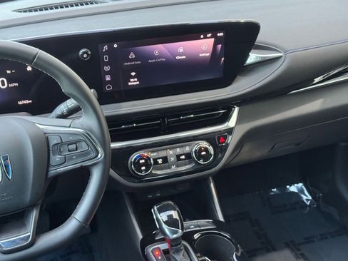 Used 2025 Buick Envista Sport Touring image 21