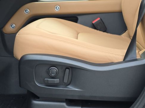 New 2026 Land Rover Defender 110 X-Dynamic SE image 29