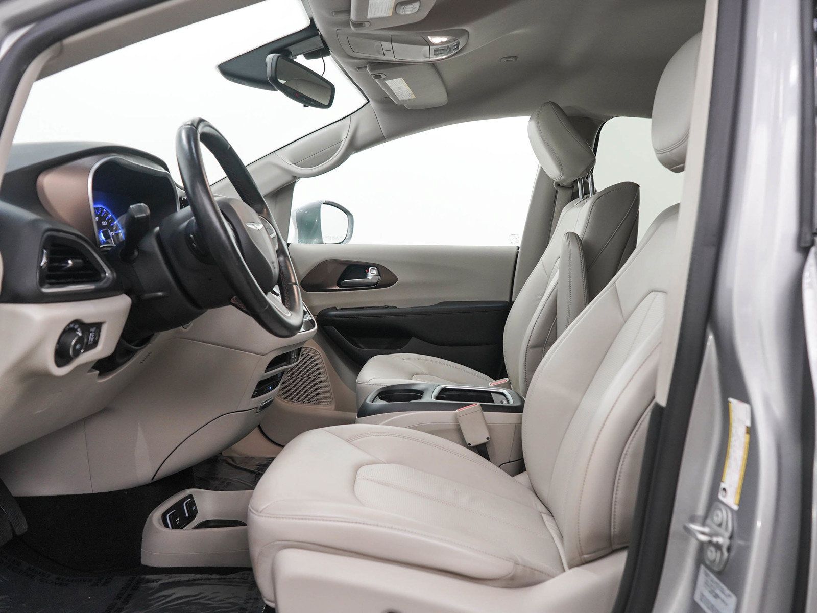 Used 2017 Chrysler Pacifica Touring-L Plus FWD image 23