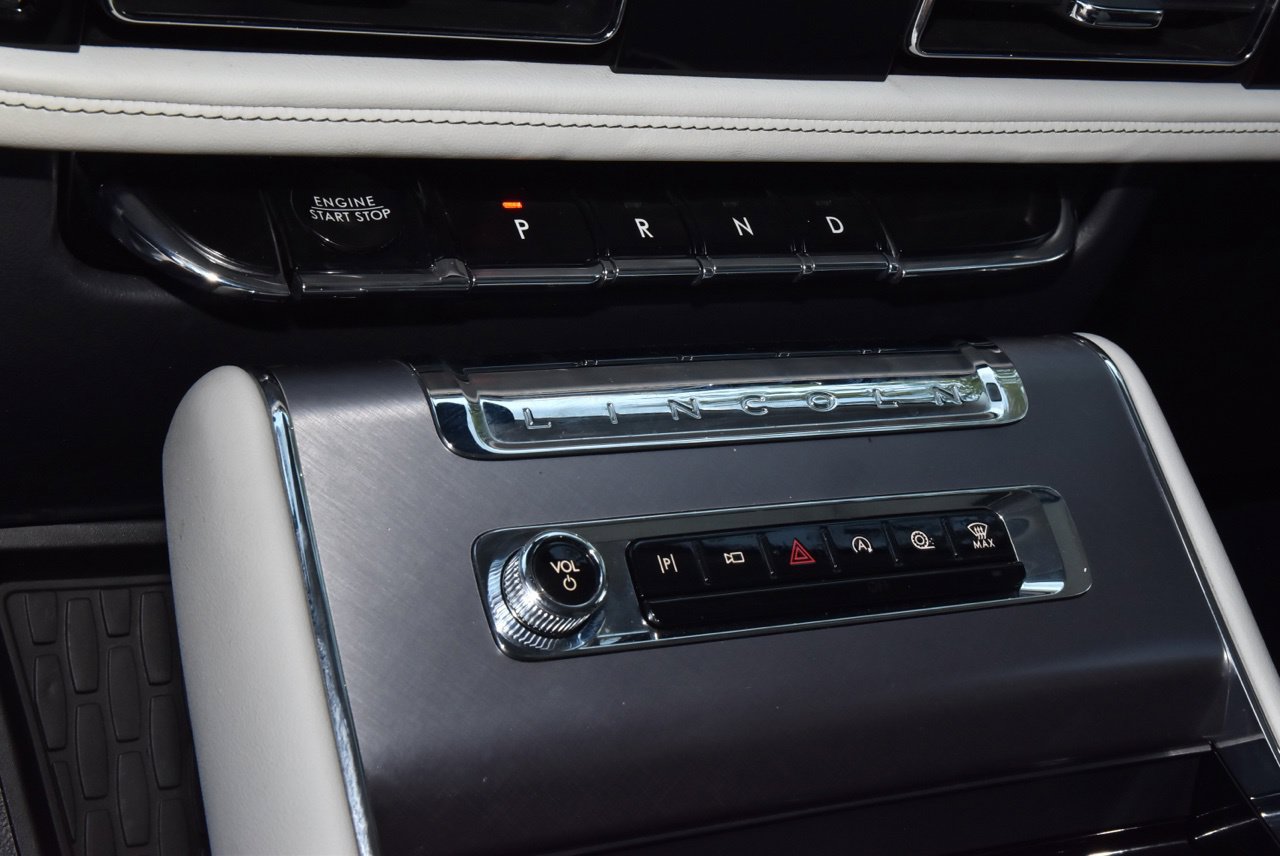 Certified 2025 Lincoln Aviator 2WD w/ Jet Appearance Package image 31