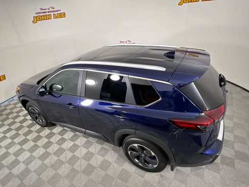 Used 2025 Nissan Rogue SV w/ SV Premium Package FWD image 14
