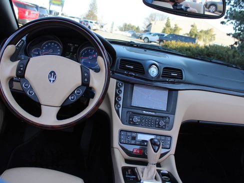 Used 2015 Maserati GranTurismo Convertible RWD image 17